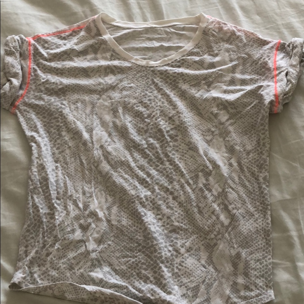 Lululemon workout shirt